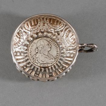 SUPSKÅL, silver, troligen Spanien, 1900-tal, vikt 63 g.