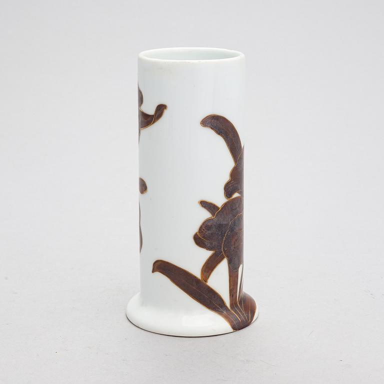 Thure Öberg, a porcelain vase, signed T.Ö. ARABIA. Ca. 1920s.