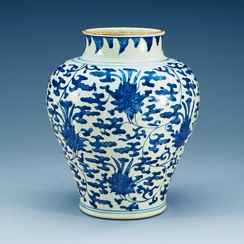 A blue and white Transitional jar, 17th Century.