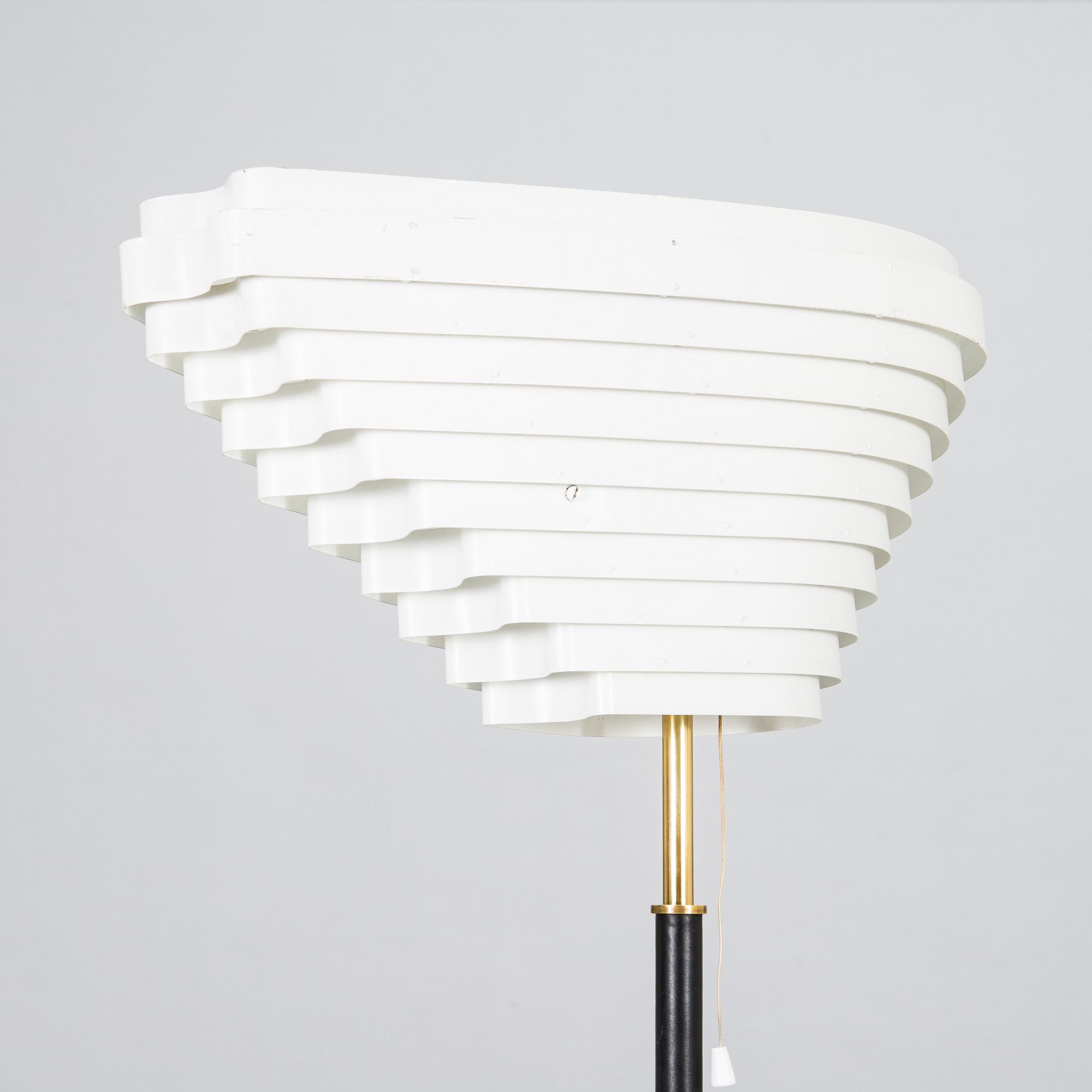 Alvar Aalto, lattiavalaisin, A 805 "Enkelinsiipi". Valaistustyö.