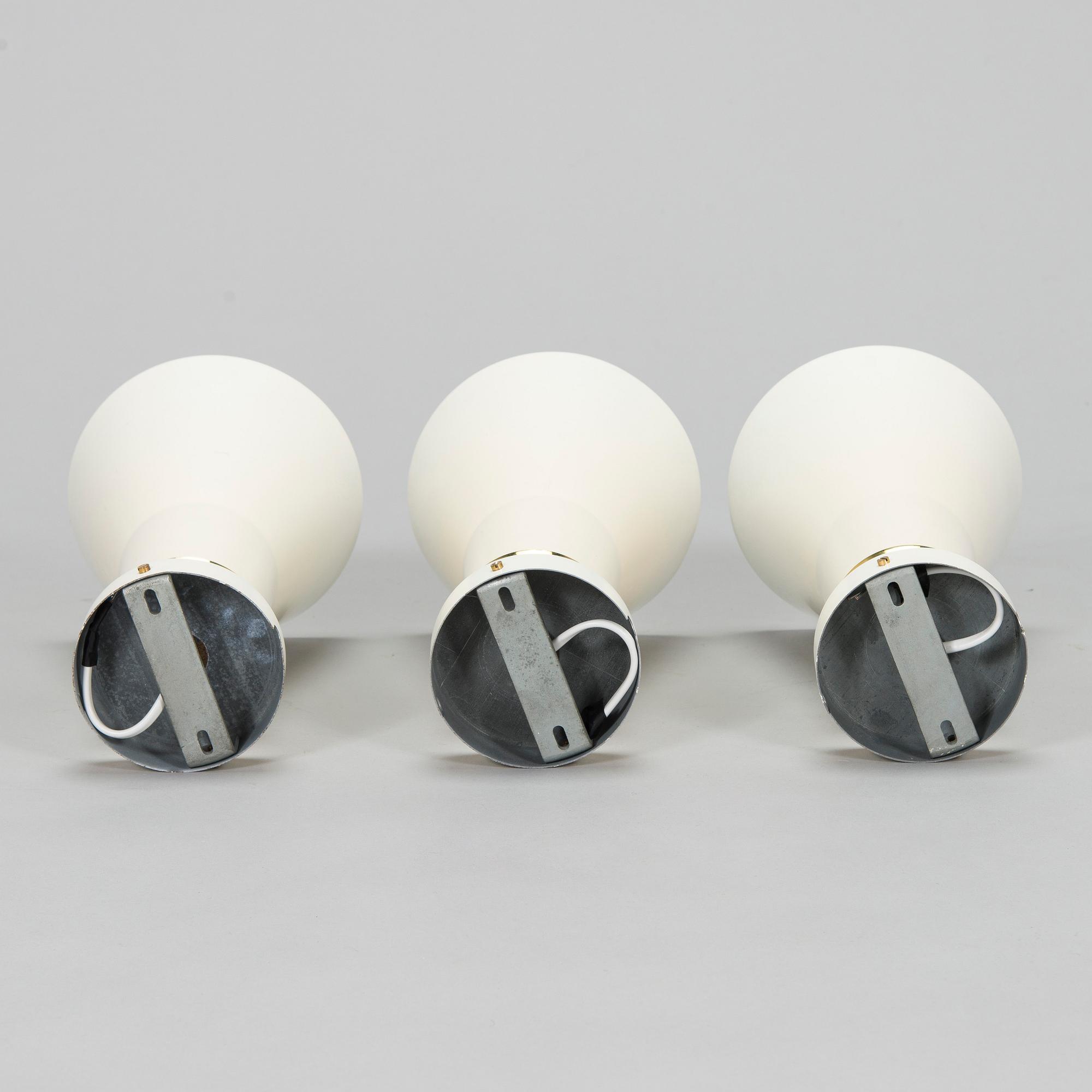 Lisa Johansson-Pape, kohdevalaisimia, 3 kpl, malli 13-005, Stockmann Orno 1900-luvun puoliväli.