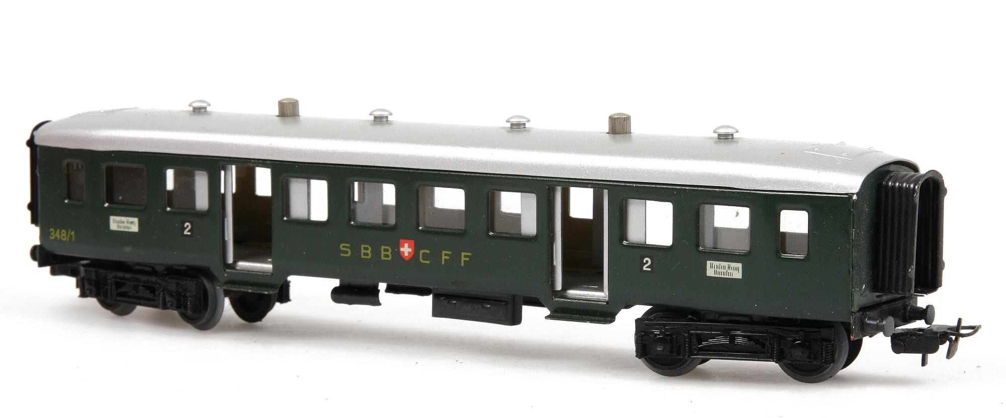 TÅGVAGNAR, 4 st, LOK, RÄLS, 23 delar, samt TRANSFORMATOR, Märklin, 1900-talets andra hälft.