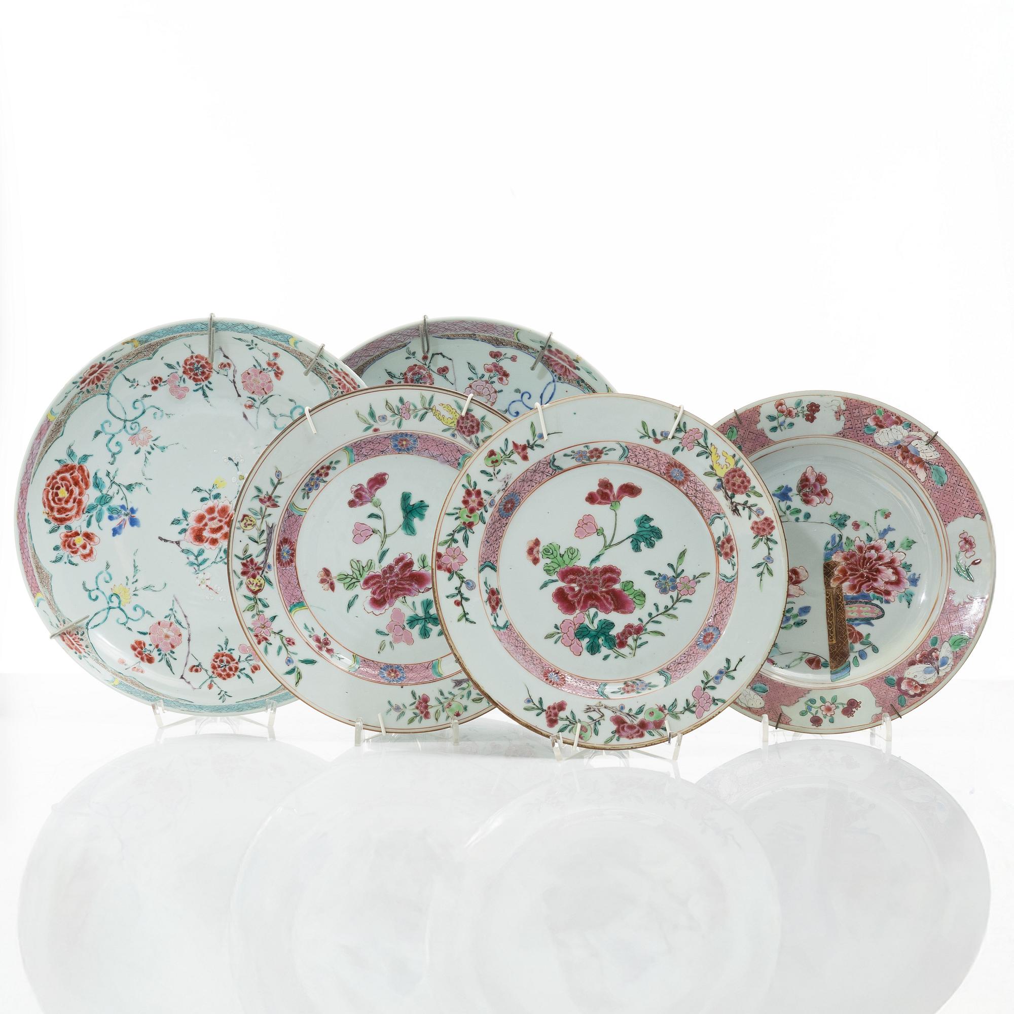 A set of three export porcelain plates and two dishes, Qing dynasty, Qianlong (1736-95).
