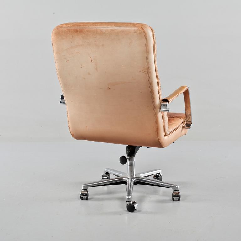 SKRIVBORDSSTOL, "Herkules" design Kenneth Bergenblad Dux, 1900-talets andra hälft.