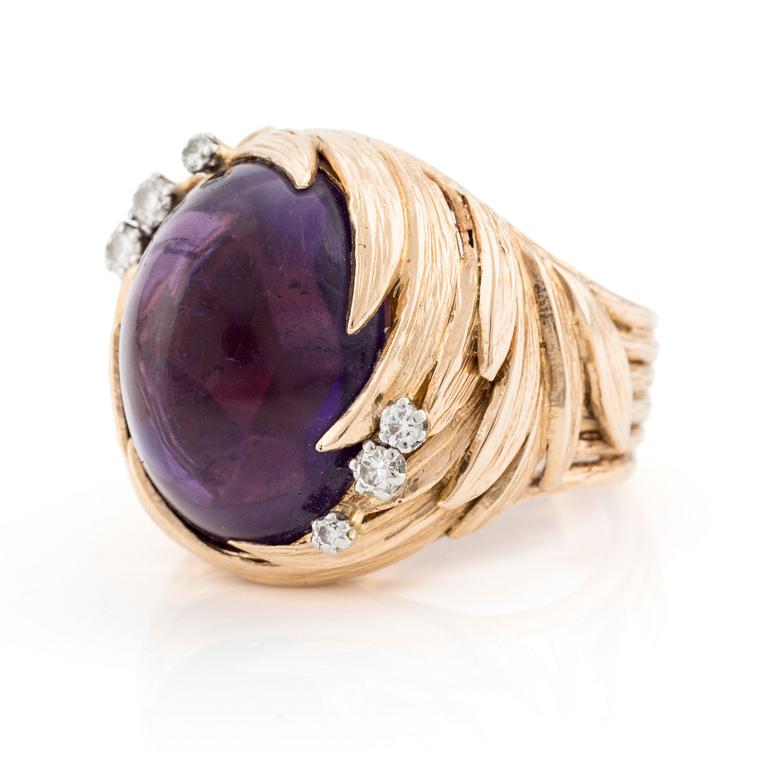 A ring in 18K gold with an amethyst designed by Barbro Littmarck, W.A. Bolin Stockholm 1971.