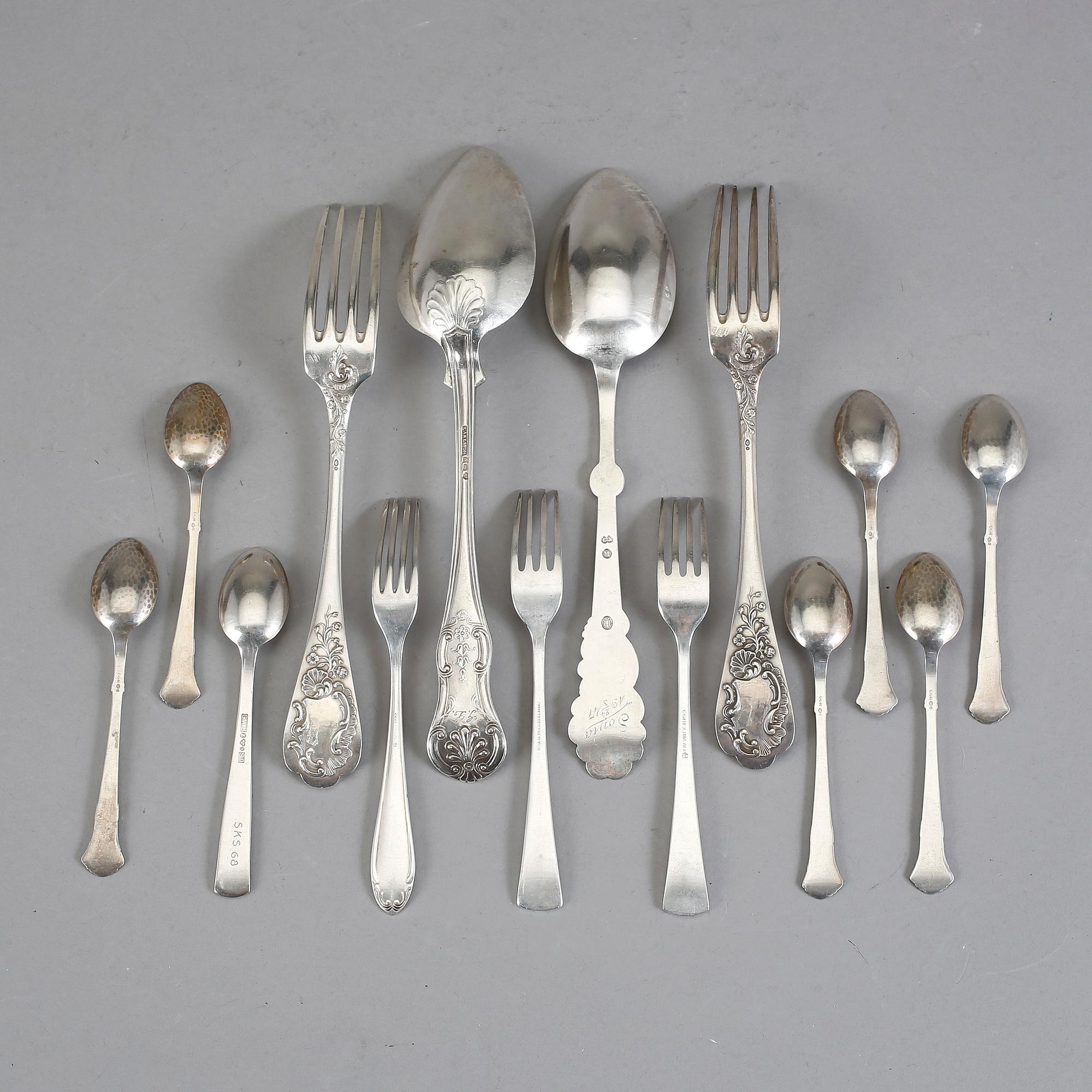 PARTI SILVER, 11 delar, svenska samt danska stämplar, 1900-tal. Vikt ca 400 g.