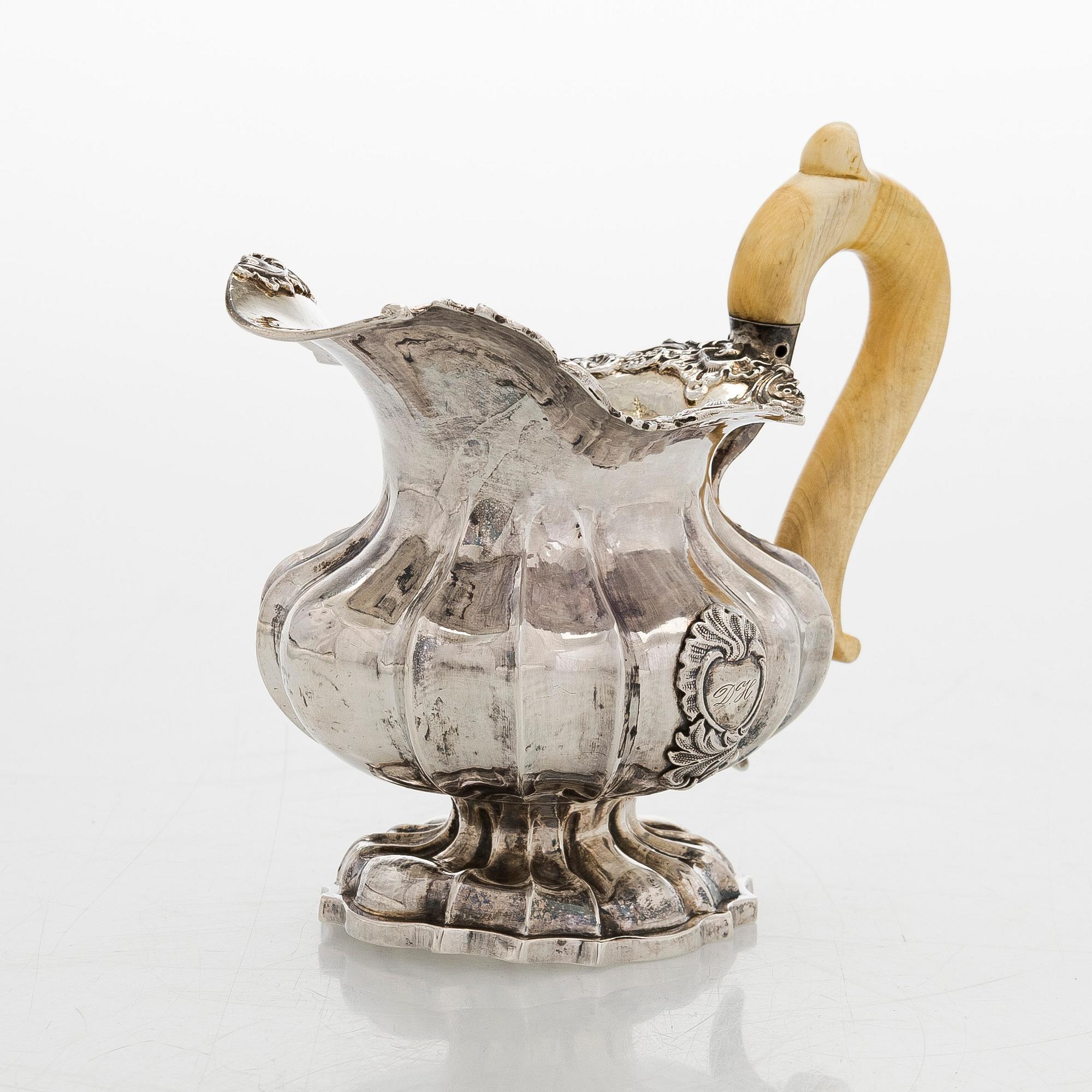 Gräddsnäcka, silver, Moskva 1844. Oidentifierad mästarstämpel.