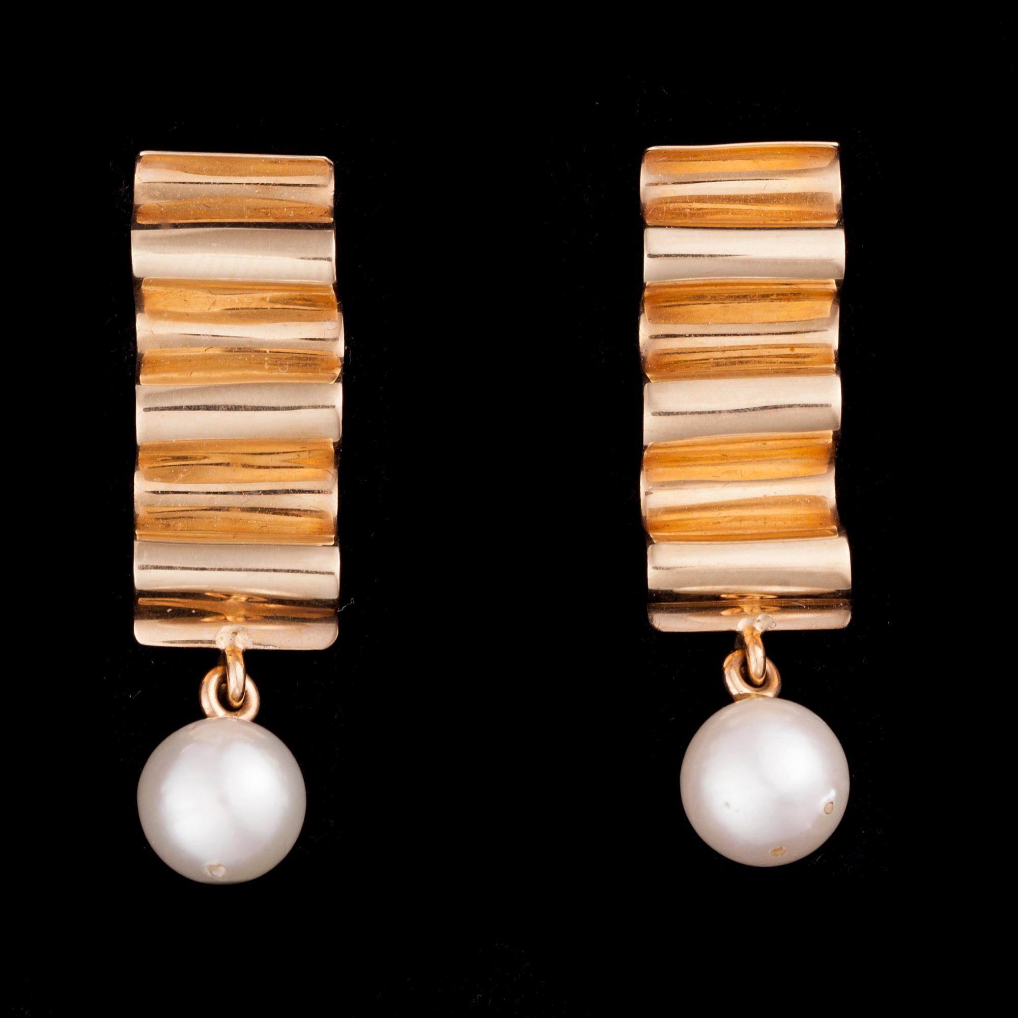 ÖRHÄNGEN, 14K guld, pärlor, finska kontrollstämplar, 1987. Totalvikt 6,3 g.