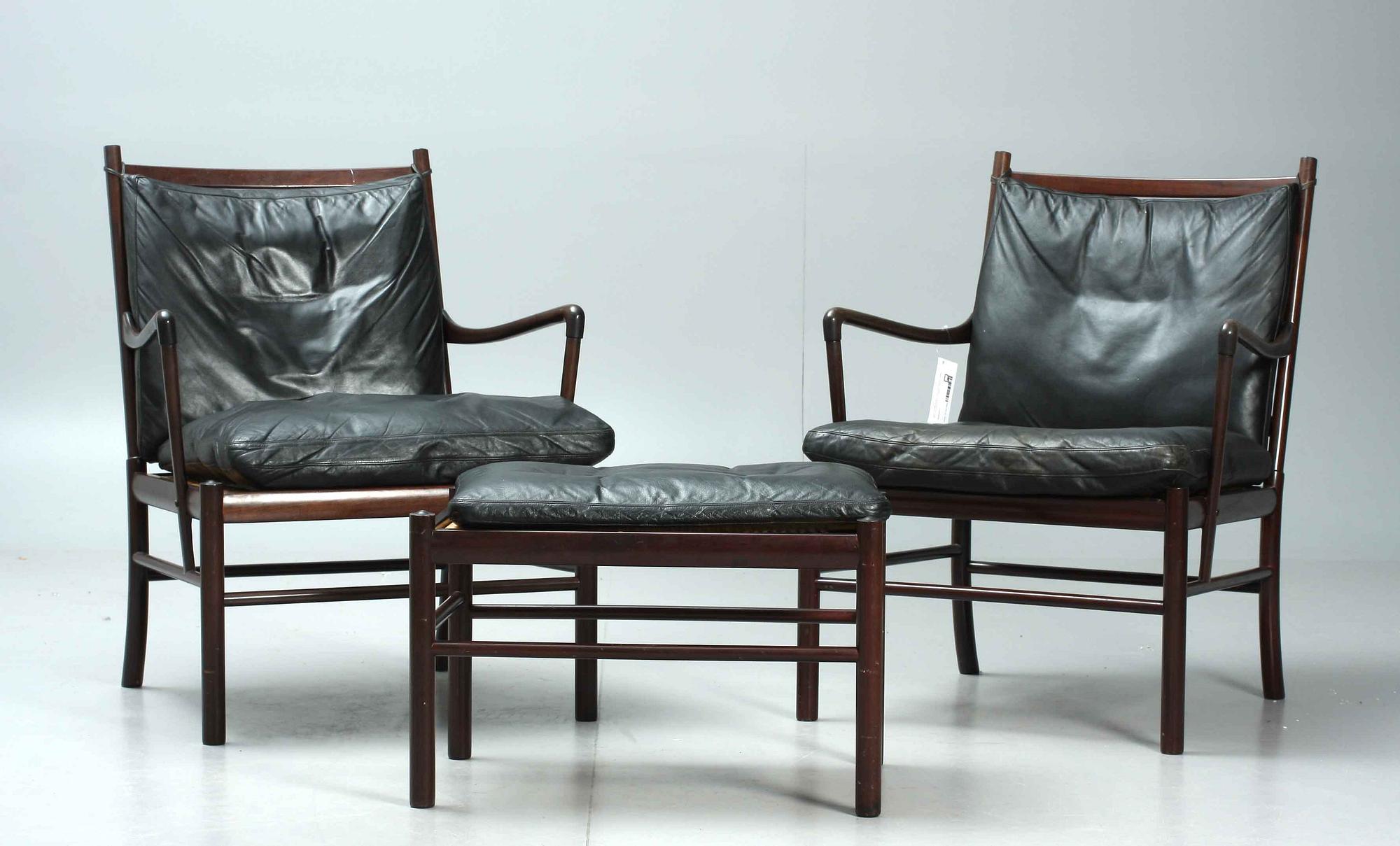 KARMSTOLAR, ett par, samt FOTPALL. "Colonial chair", Ole Wanscher för Poul Jeppesen, Danmark.