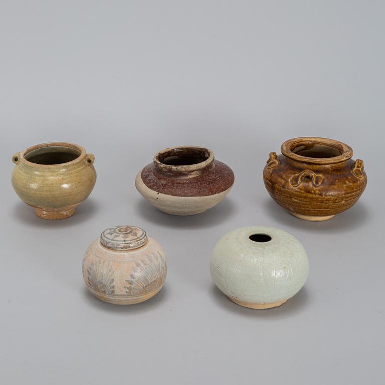 A group of five Southeast asian ceramic jars/pots, 19th century.