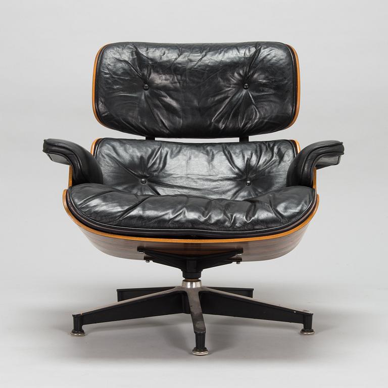 Charles och Ray Eames, fåtölj och fotpall, "Lounge chair" för Herman Miller 1960-tal.