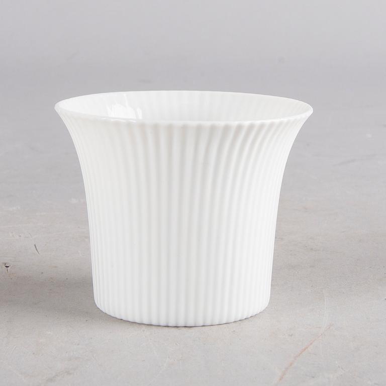 Aune Siimes, Skålar 2 st samt koppar med fat 2 st signerade Arabia 1900-talets andra hälft.