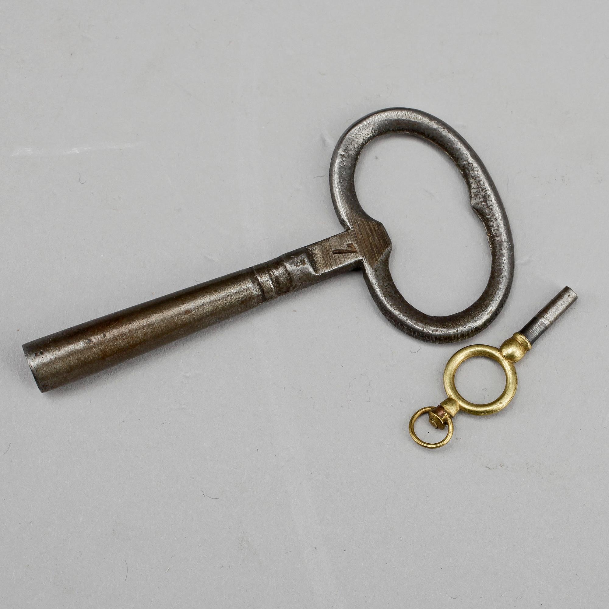 BORDSPENDYL, Louis XV-stil, 1800-talets andra hälft.