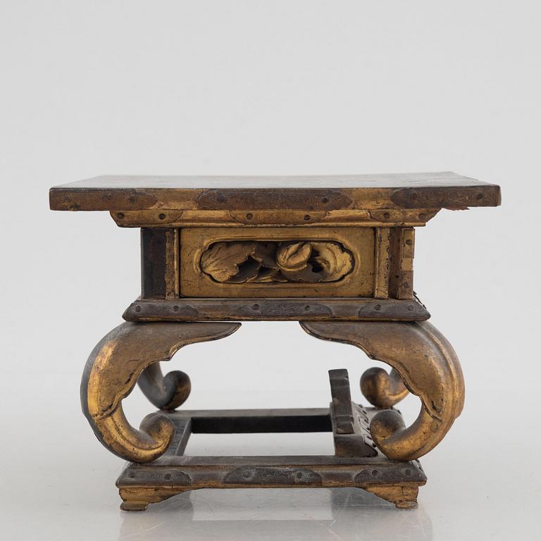 A Japanese lacquer and wood stand, Meiji (1868-1912).