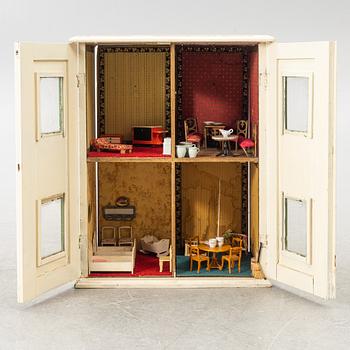 Dollhouse with dollhouse furniture and accessories, including Berit Bergström, Nolbyn, Värmland craftsmanship, 1940s/50s.