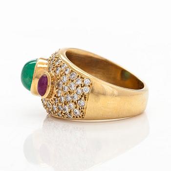 An ca 18K gold ring, with a cabochon-cut emerald and rubies, and brilliant-cut diamonds.