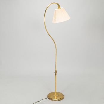 A mid-20th century floor lamp.