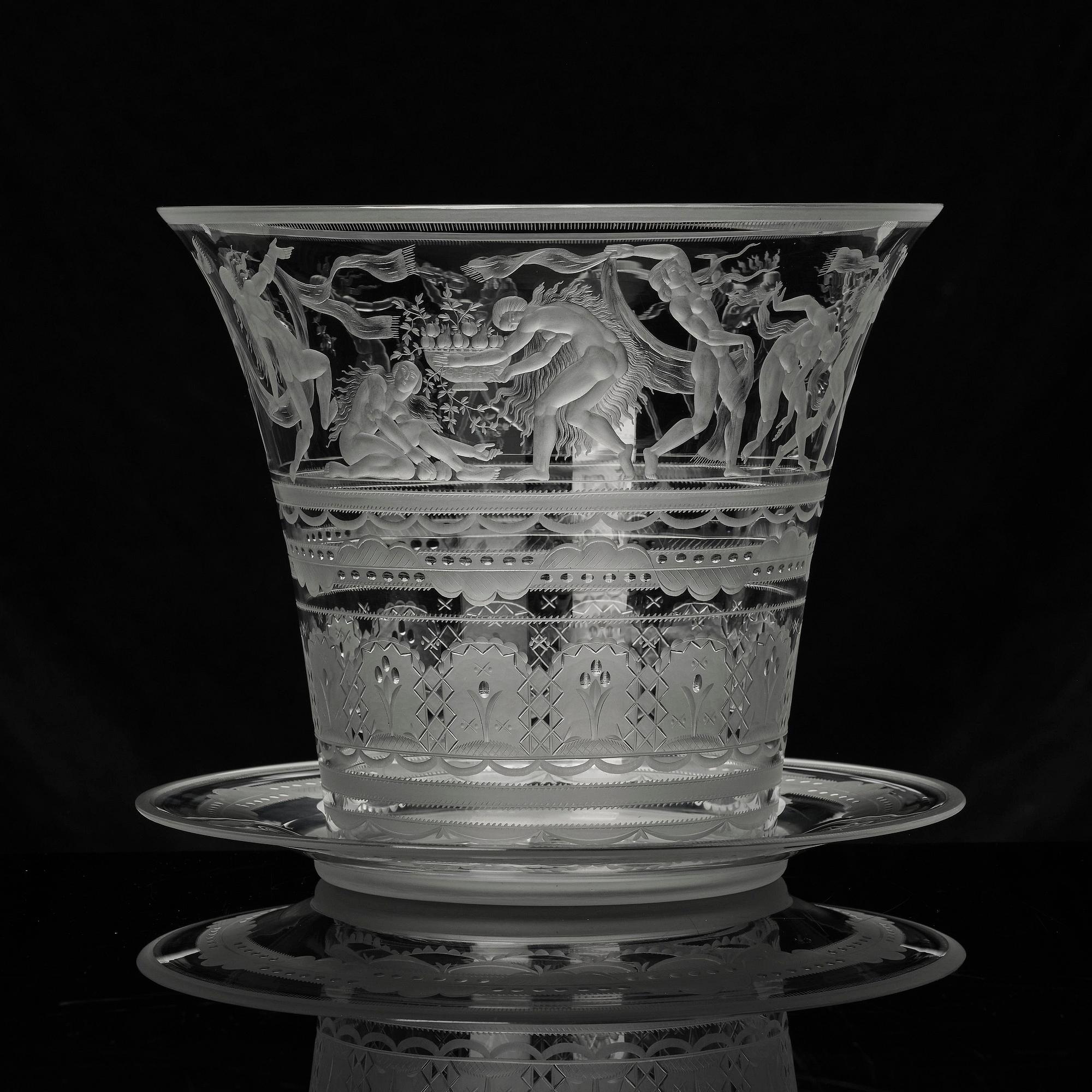 Simon Gate, an engraved glass bowl with plate, Orrefors 1930, model 122.