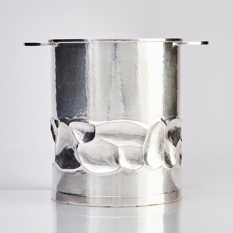 Rolf Karlsson, vinkylare samt fyra bägare, sterling silver, Enköping 1988-1991.