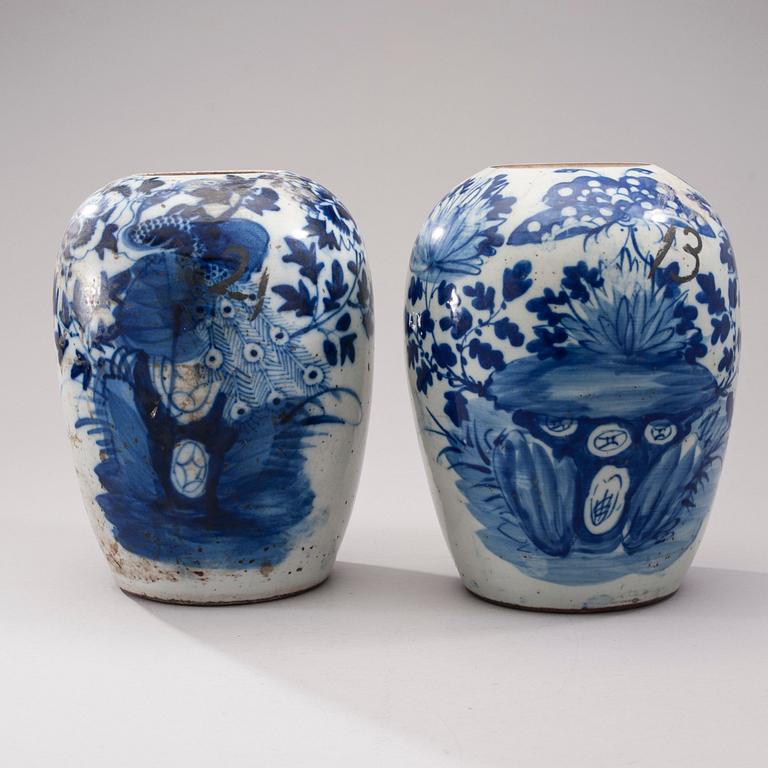 URNOR, 2 st, porslin, Kina, 1900-talets slut.