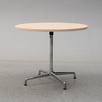 A table by Charles & Ray Eames, Vitra.