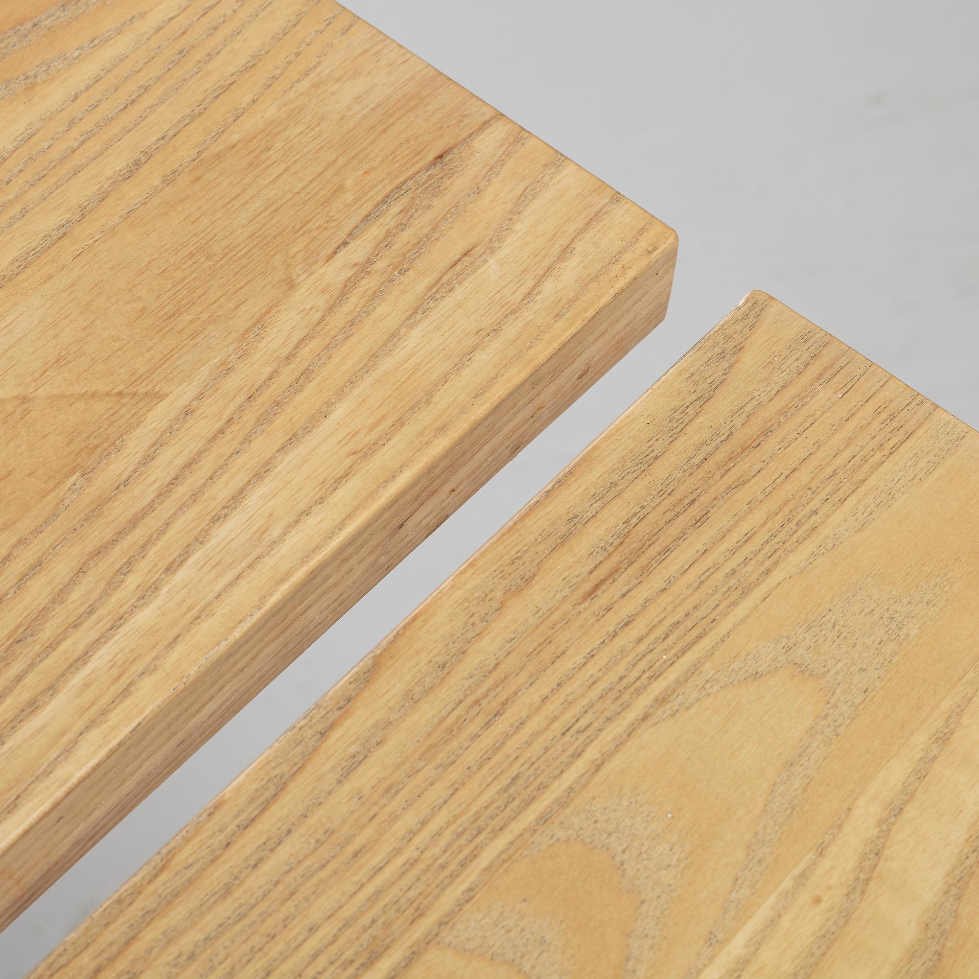 Matbord, tillverkat på Sävar snickeri.