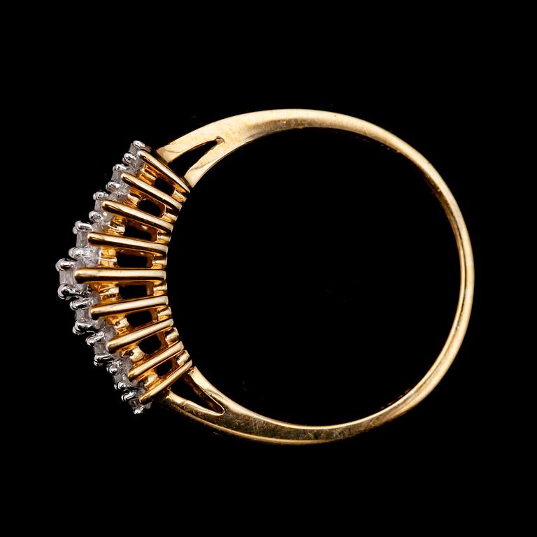 RING, 10 k guld/vitguld, diamanter tot 0.51 ct.