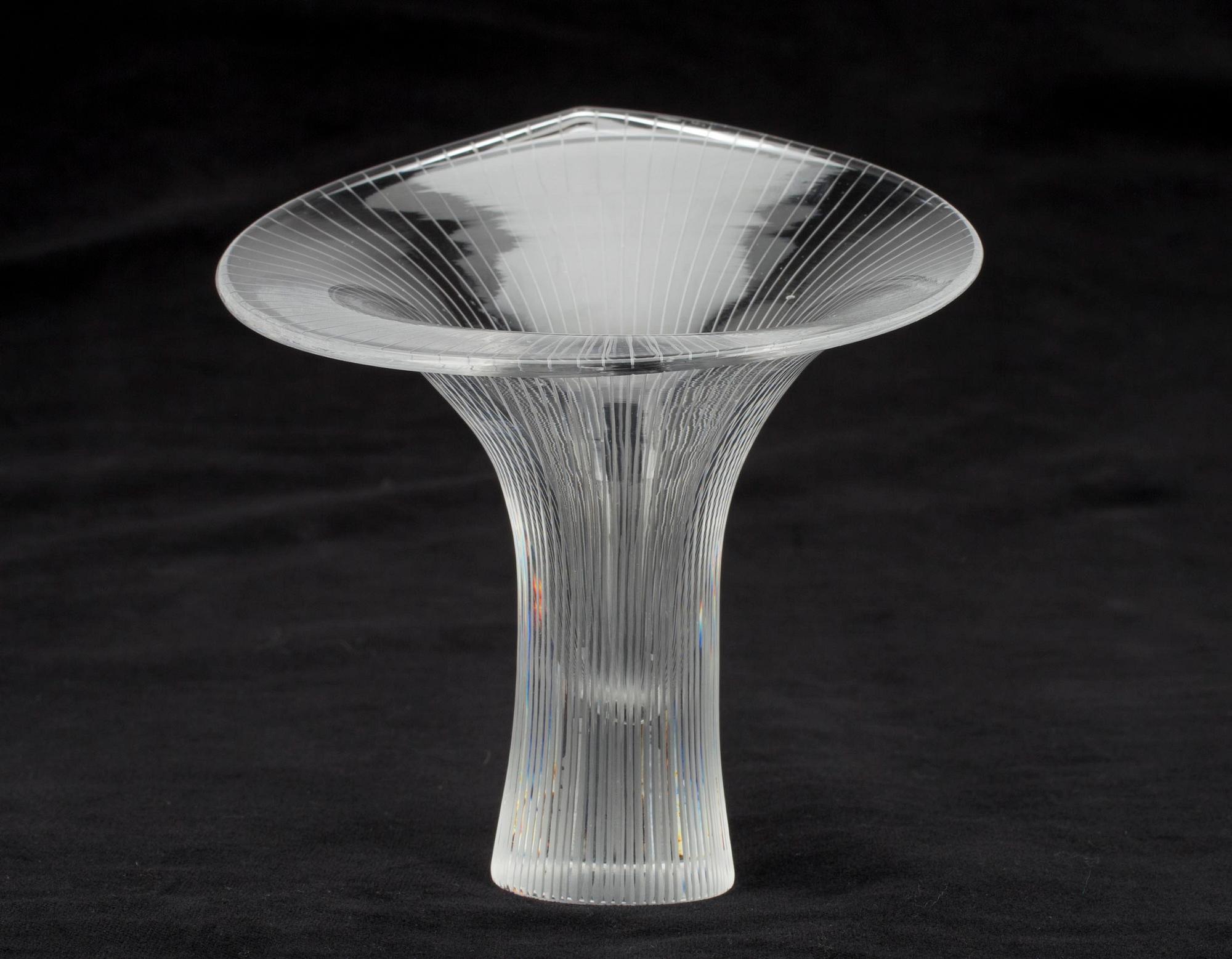KONSTGLAS / VAS, "Kantarell" sign. Tapio Wirkkala - Iittala -55.