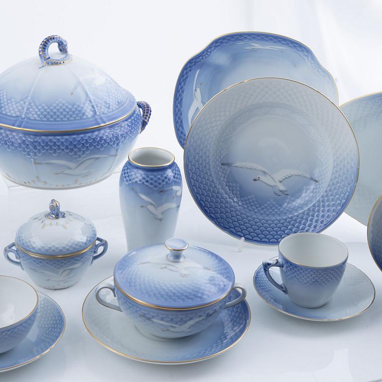 Dining and coffee set, 79 pieces, "Måsen", Bing & Grøndahl.