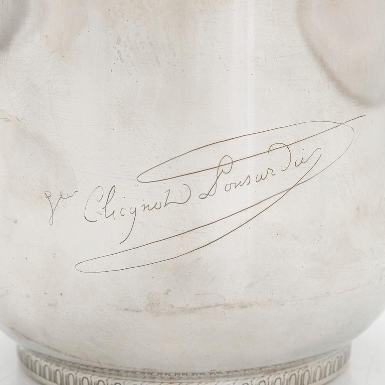 A Veuve Clicquot Ponsardin champagne cooler.