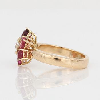 RING, 14K guld med rosa turmaliner, tot ca 1,38 ct och briljantslipad diamant, ca 0,31 ct. Total vikt ca 5,53 g.