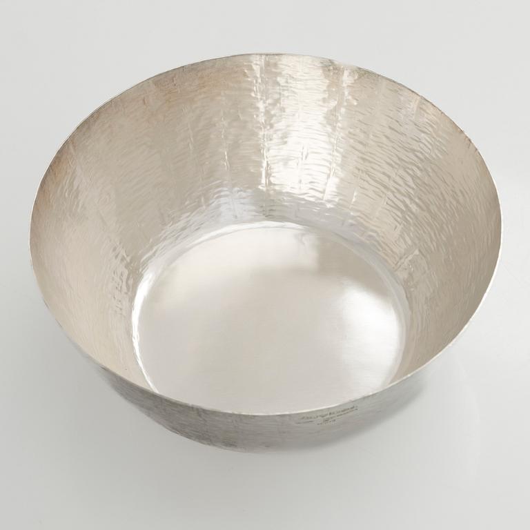 Tapio Wirkkala, skål, silver, TW 243, Kultakeskus, Tavastehus 2002.