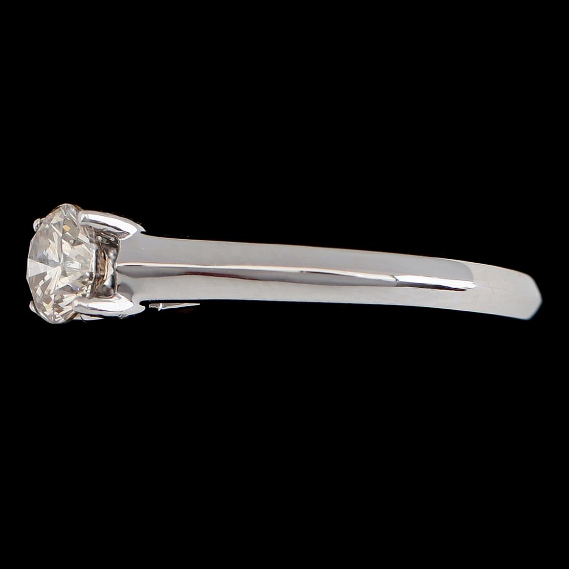 RING, 18K vitguld, briljantslipad diamant ca 0.76 ct. Vikt ca 3 g.