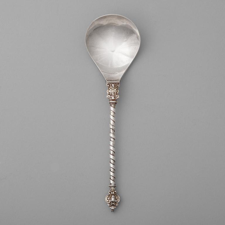 A Polish late 16th / early 17th century silver spoon, mark of Lazarus Mesenhammer, Breslau (1579-1614).