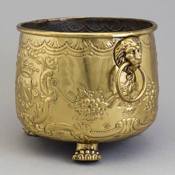 A BRASS FLOWER POT, 18th/19th century.