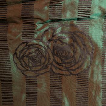 Gardiner, ett par, grönt mönstrat siden.