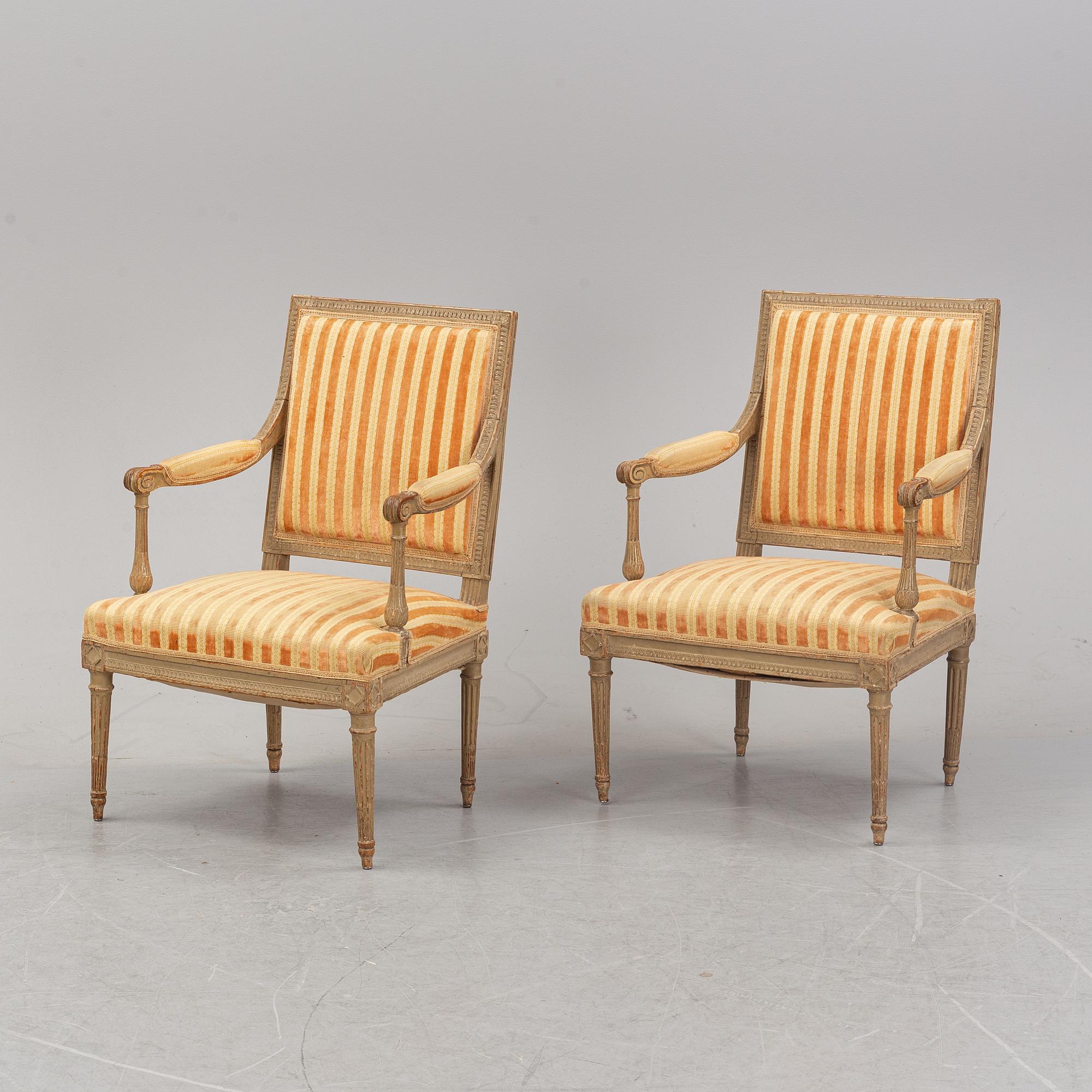 Karmstolar, ett par, Directoire-stil, omkring år 1900.