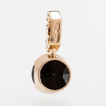 A 14K gold pendant with a black diamond approx. 2.66 ct according to certificate and brilliant cut diamonds.