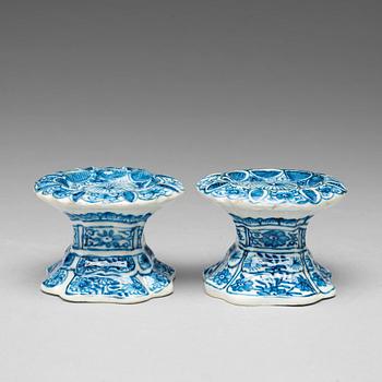 815. A pair of blue and white salts, Qing dynasty, Kangxi (1662-1722).