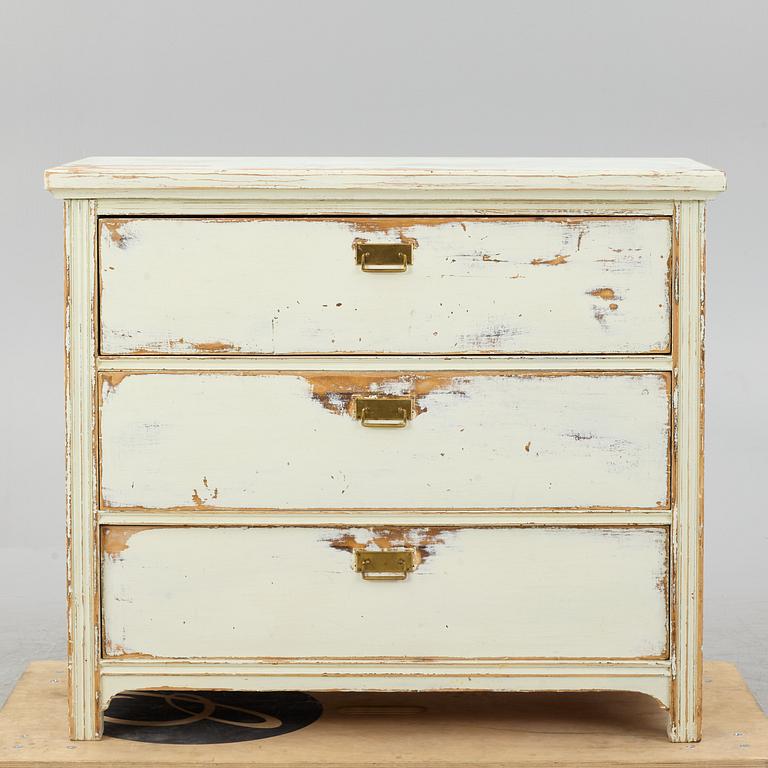A chest of drawers, early 20th Century.