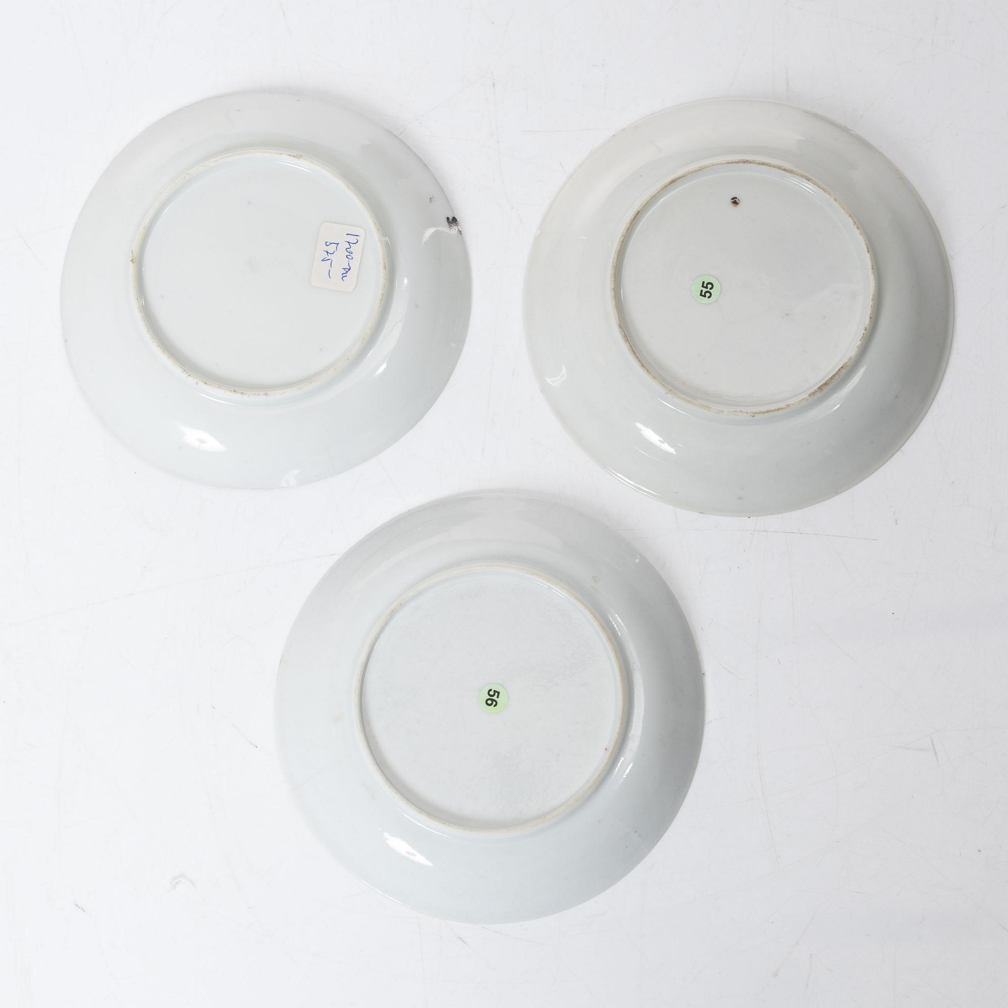 Koppar med fat, tre stycken, porslin, Kina, Qingdynastin, 1700-tal.