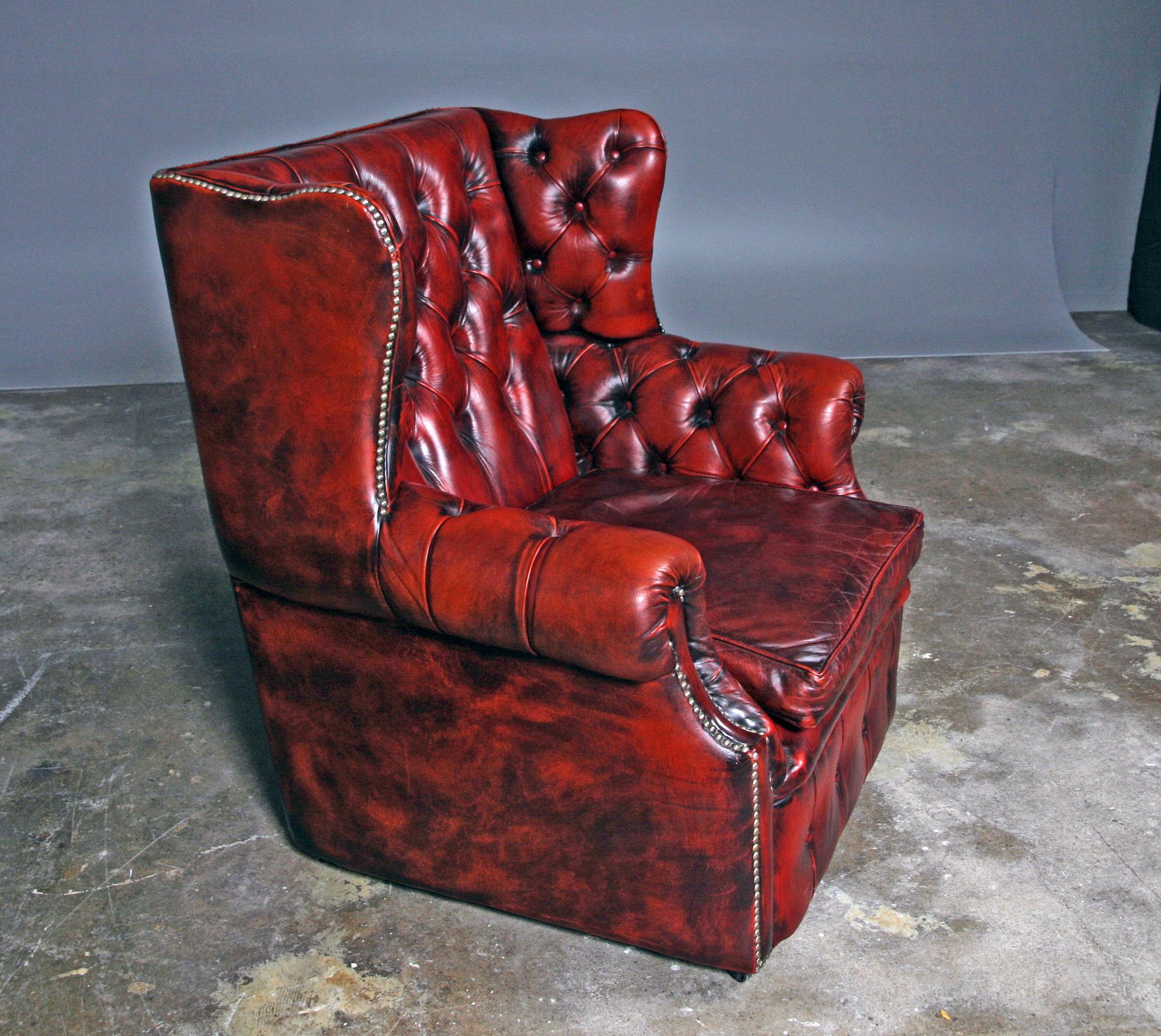 SOFFA samt FÅTÖLJ, Chesterfieldstil, 1900-tal.