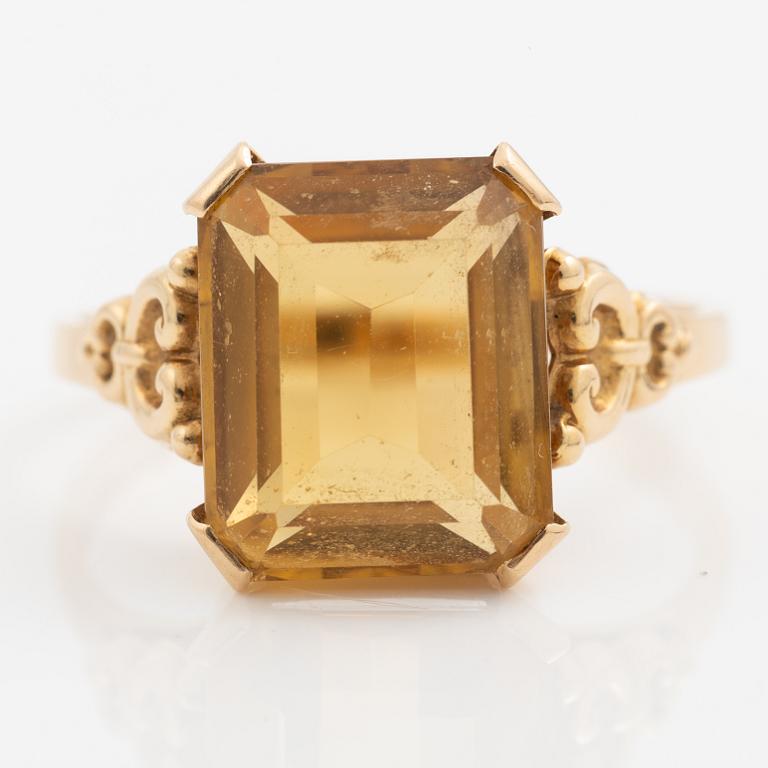 Ring 18K guld med en fasettslipad citrin.