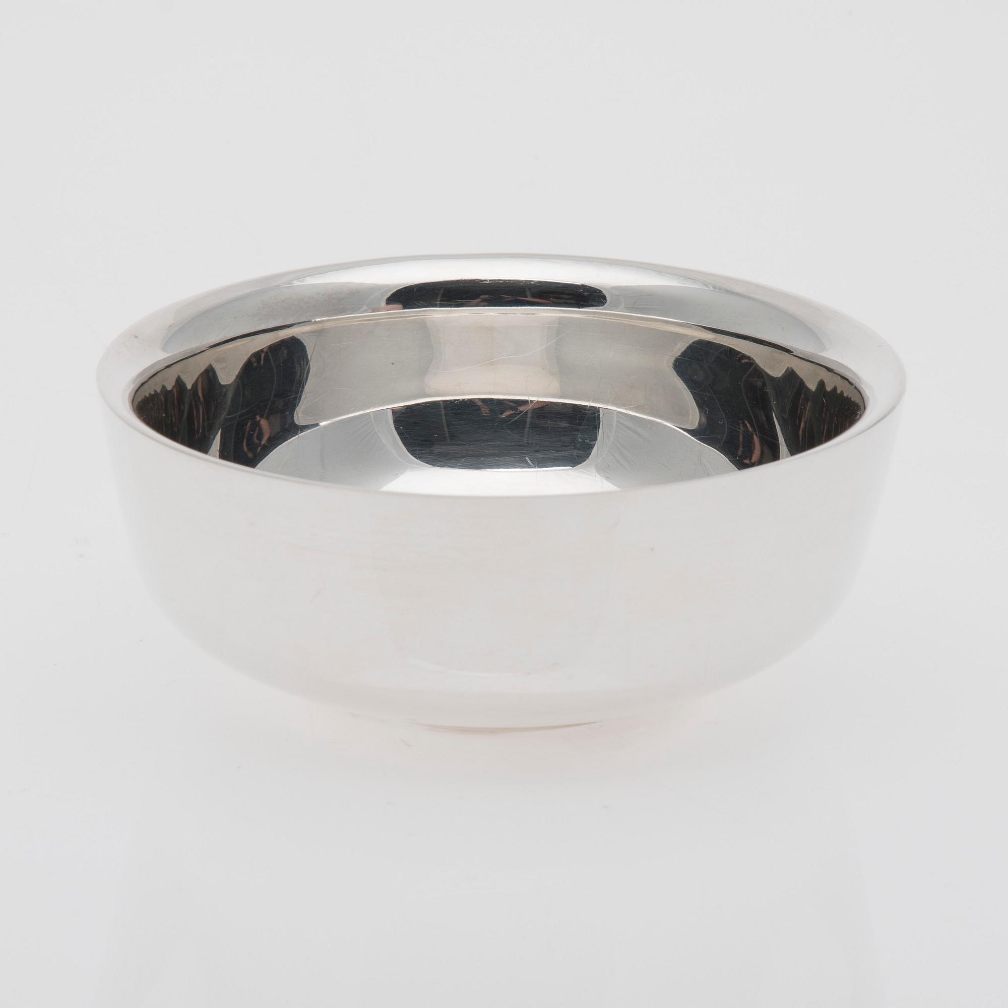 SKÅL, sterling silver, J.A. Tarkiainen, Helsingfors 1982. Vikt 262 g.