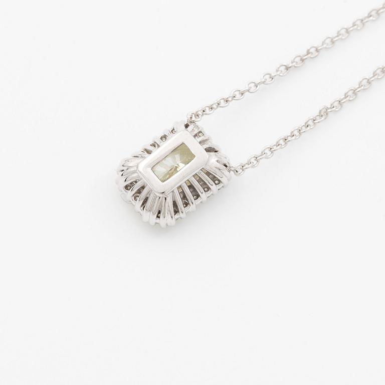 Necklace 18K white gold with a faceted diamond, accompanied by GIA report.