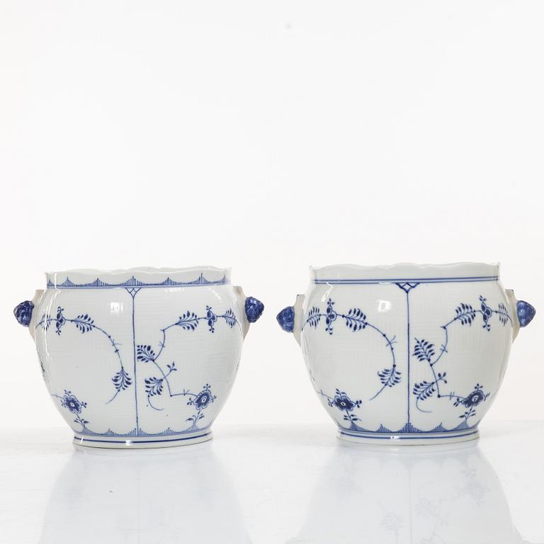 Royal Copenhagen, Outer sleeves, a pair, porcelain, "Musselmalet", model no. 126.