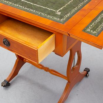 A pair of side tables width drop leaves from Schelco, end of the 20th Century.