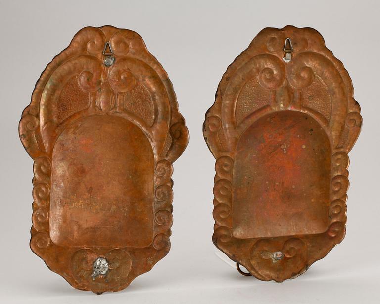 LJUSPLÅTAR, ett par. Koppar, jugend. 1900-talets början.