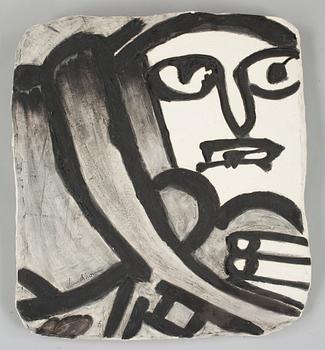 BENGT LINDSTRÖM, bemålad keramikrelief. Signerad Lindström. Numrerad 5/12.