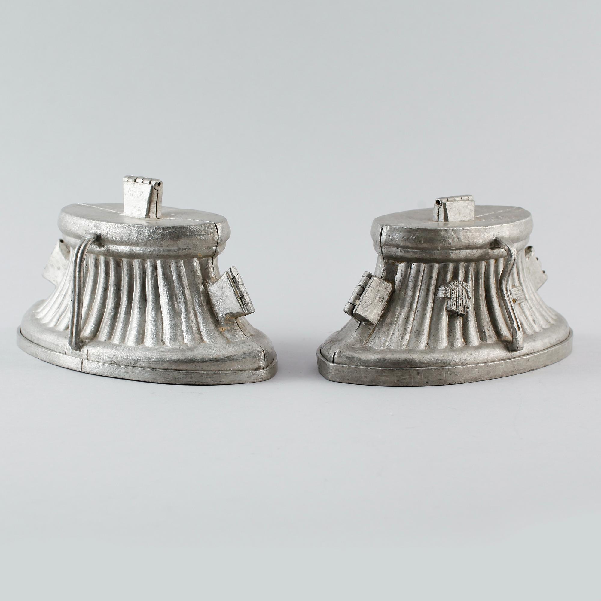 GLASSFORMAR, 2 st, tenn, 1900-talets första hälft.